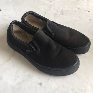 Solid Black slip on Vans Slip-ons size 5